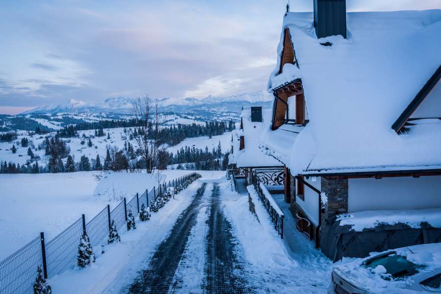 Zima w góralskiej  dolinie