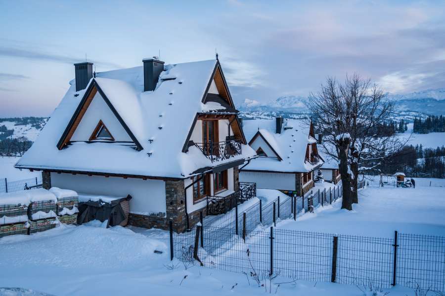 Zima w góralskiej  dolinie